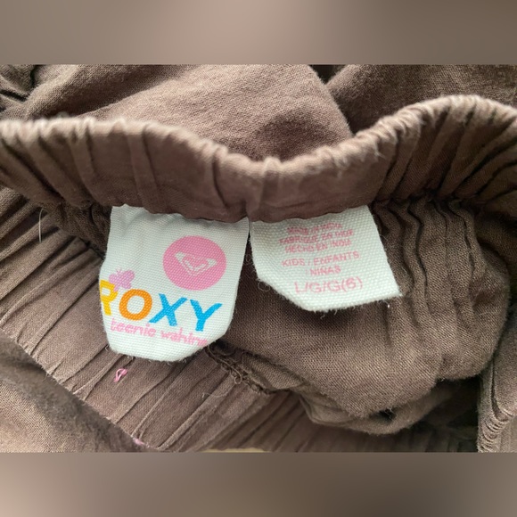 Roxy girls skirt- embroidered on fabric flowers - Picture 4 of 8